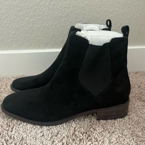 NWT Loft Women's Chelsea Boots Size 8 Black